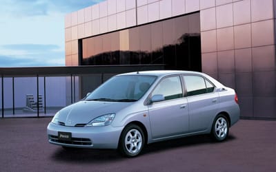 rival-carmakers-chasing-toyota-prius-hybrid-car