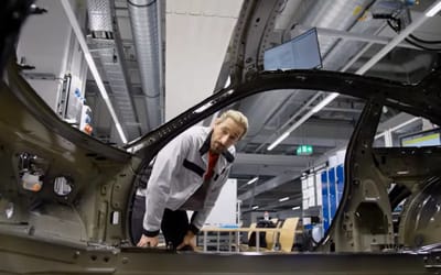 Adrien Brody visits Porsche Stuttgart and learns there are no retakes on the assembly line