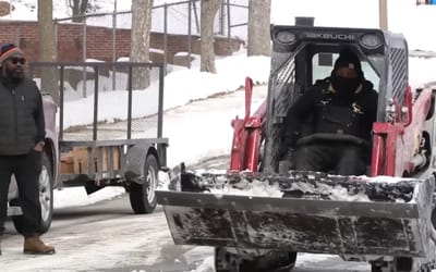 missouri-man-rents-snow-plow-clears-streets-for-free