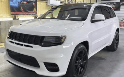 Driver spots his stolen Jeep Trackhawk in the lane next to him