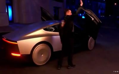 Elon Musk just made an epic entrance to Tesla 10/10 event in the new Cybercab