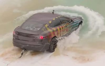 Guy tries to drive his Tesla Model S Plaid under 7 feet of water