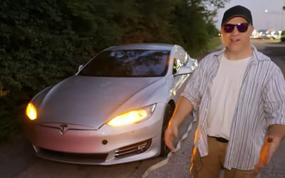 Man's genius plan pays off beautifully after his Tesla hits 0% charge in the middle of nowhere