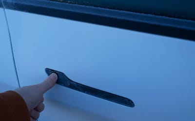 Man shows how to open a Tesla when the door handles are frozen, without smashing a window