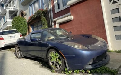 Man found rare Tesla Roadster abandoned on a San Francisco street