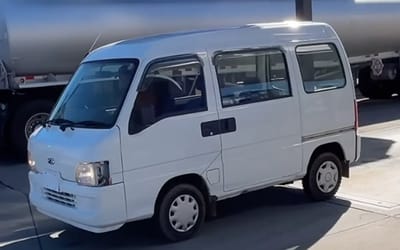 Guy from South Carolina built the world’s smallest camper after buying tiny 4×4 van from Japan