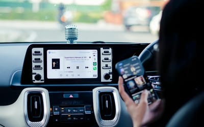 iphone-designer-jony-ive-thoughts-cars-touchscreen