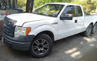 Owner in Texas turned their Ford F-150 into a 6x6 because actions help you achieve your dreams