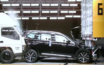 volvo-xc90-put-through-sandwich-crash-test