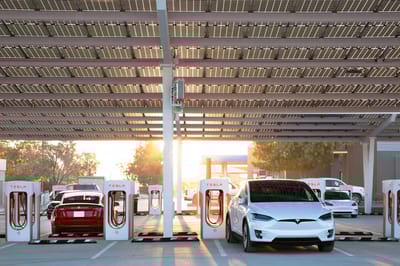 Tesla driver makes five Supercharger stops between Minneapolis and Chicago sparking EV debate
