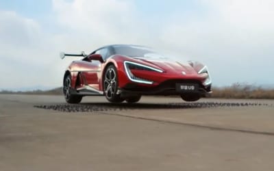 byd-yangwang-u9-leaps-over-spikes-potholes