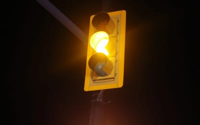 traffic-lights-used-to-only-have-two-colors