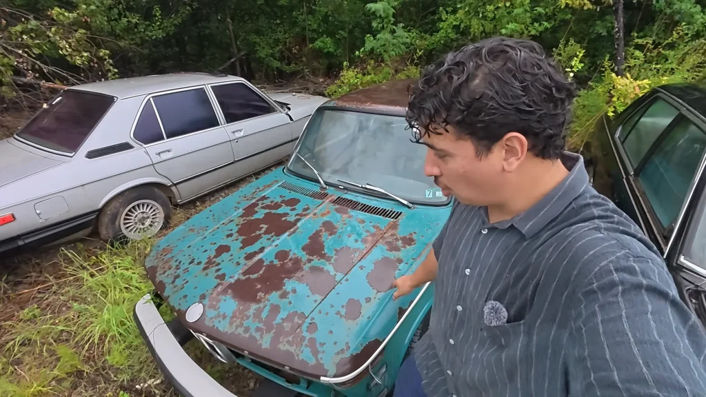 Man explores collection of over 200 abandoned cars and finds 10 that are incredibly special and urgently need saving