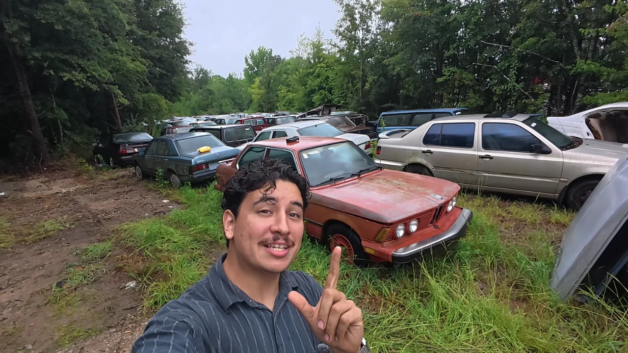 Man explores collection of over 200 abandoned cars in South Carolina and finds 10 that are incredibly special and urgently need saving