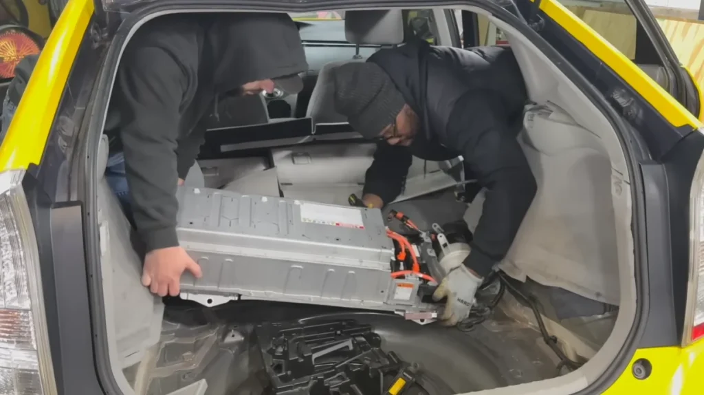 US YouTuber buys $100 Prius headed for the junkyard and quickly learns why it’s only worth $100