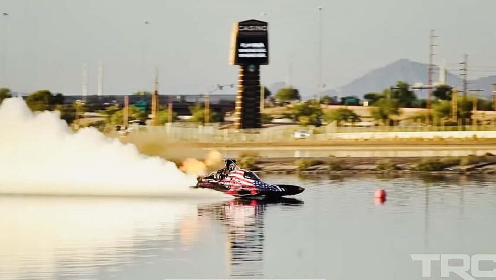 This 10000 hp drag boat is 10 times faster than a Bugatti