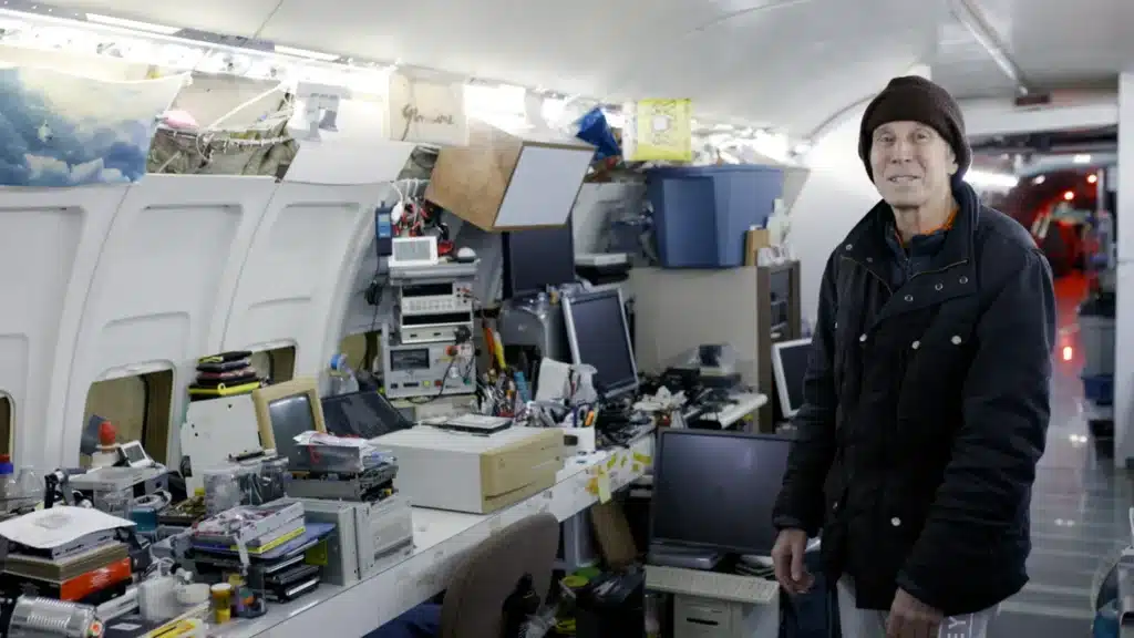 Oregon man bought an entire Boeing 737 from a salvage yard just to live in it