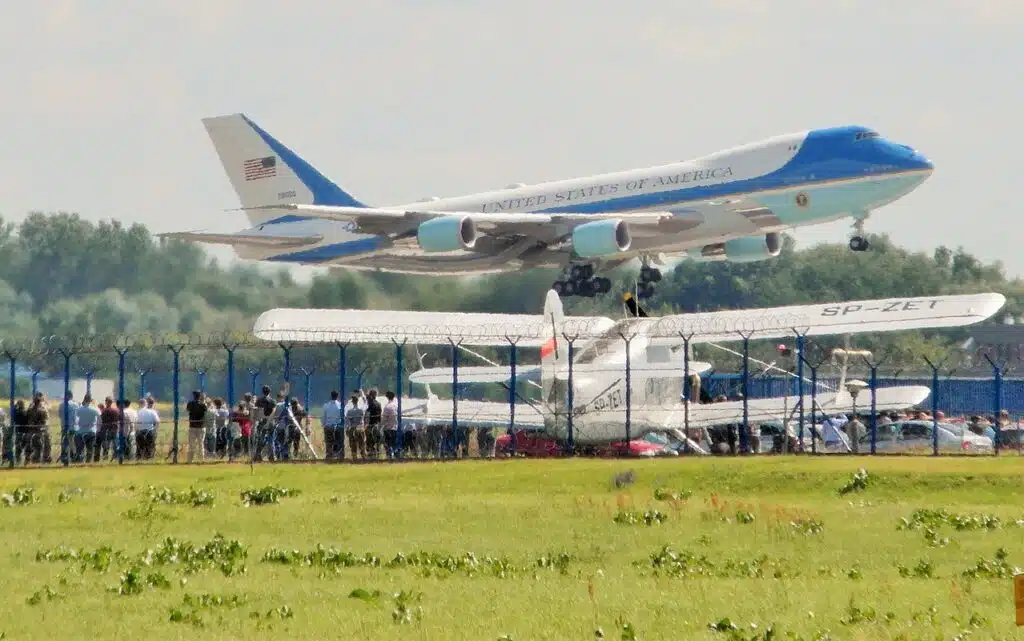 Before Qatari royals gave USA $400M Boeing 747 to replace Airforce One, this is what they used it for