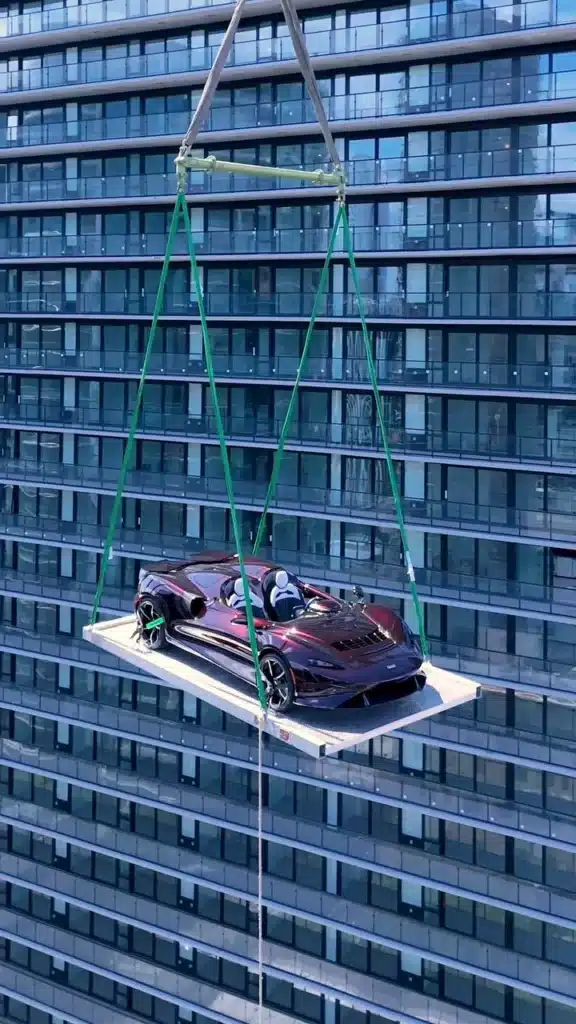 17M-McLaren-gets-lifted-48-stories-to-a-Seattle-penthouse