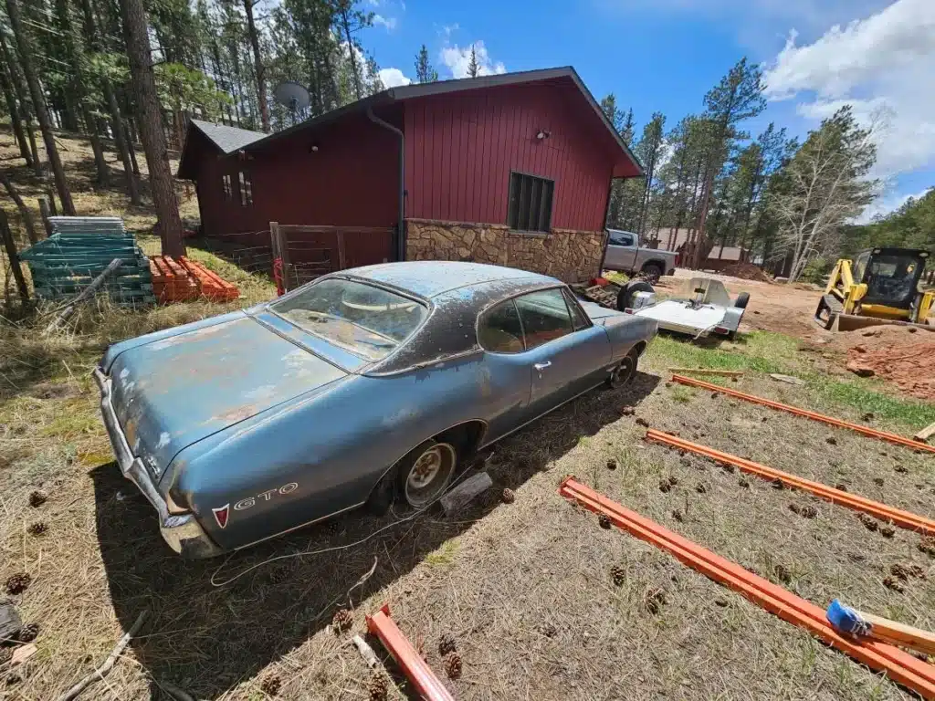 1968-Pontiac-GTO-parked-and-then-forgotten-for-36-years