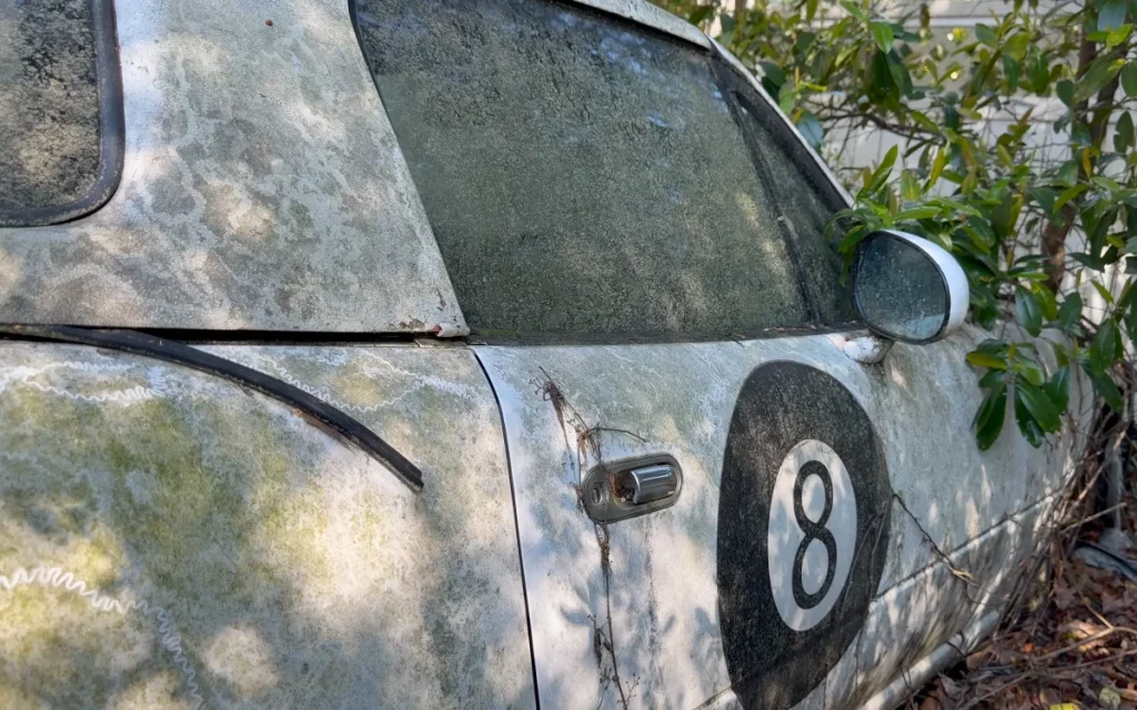 Man tries to bring forgotten 1990 Mazda Miata back to life after it sat completely neglected and abandoned for nearly 20 years