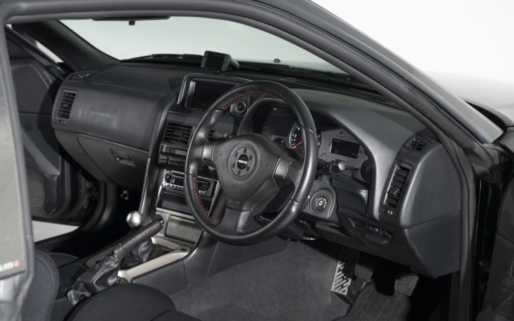 The Alpina V8 Roadster, based on the iconic BMW Z8, has just rewritten the collector car record books in Japan. 