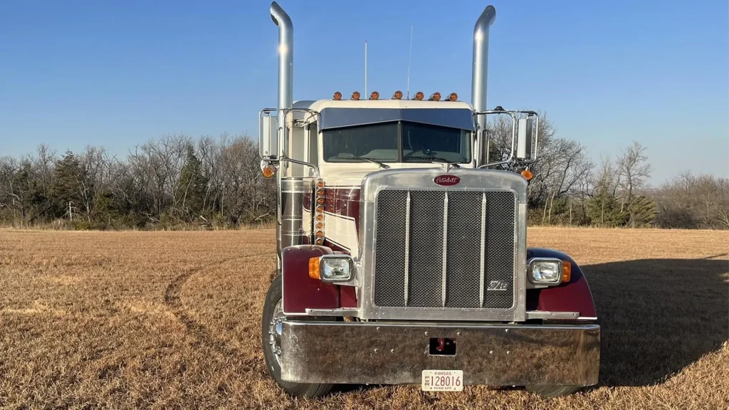 18 year old semi sells for $280,000 and sends a clear message to anyone who expects older trucks to be worthless