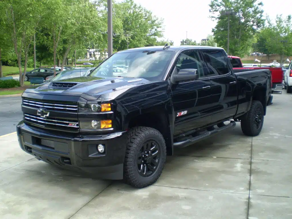 Mustang driver gets perfect revenge on noisy Silverado owner neighbor