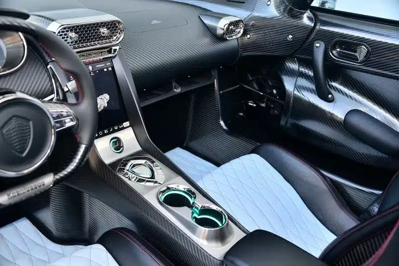 Koenigsegg Regera interior