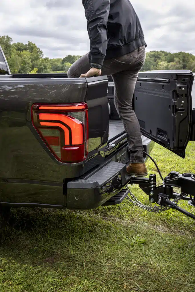 2024 Ford F-150 Pro Access tailgate