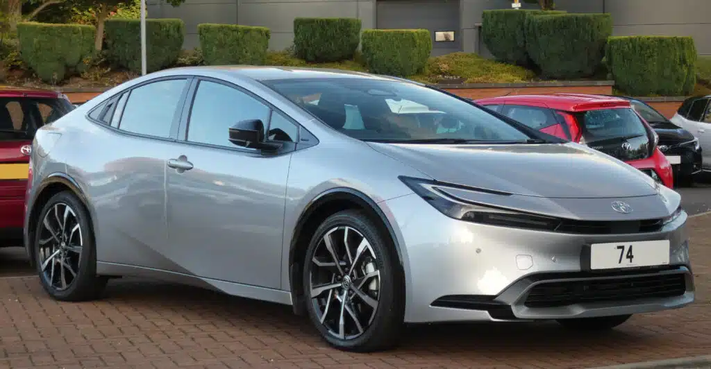 A Toyota mechanic has shared what he thinks is a major advantage hybrid cars have over gas-powered vehicles