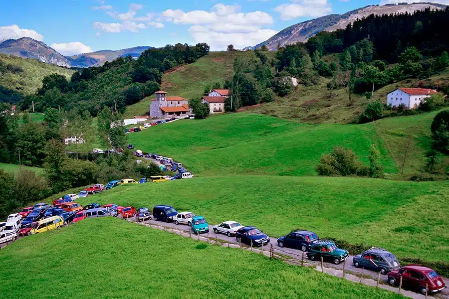 Hundreds of people were stuck in the world's most peaceful traffic jam, they had no reason to be angry