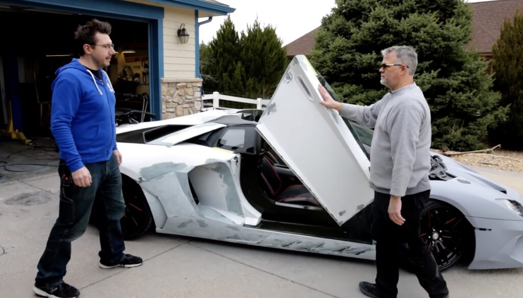 3D-printed Lamborghini Aventador scissor doors