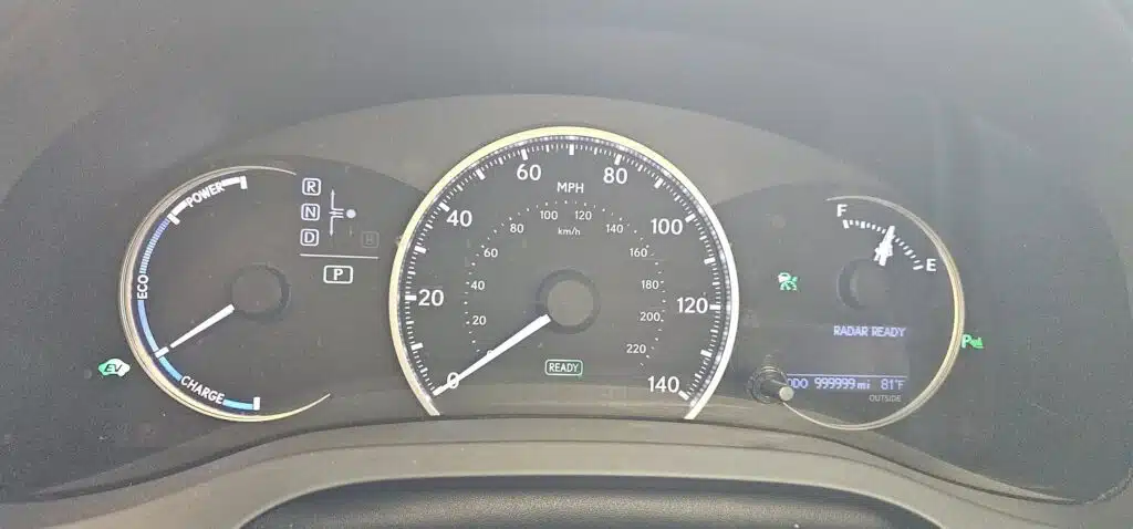 Texas man has done over a million miles on Lexus and it ran out of odometer digits