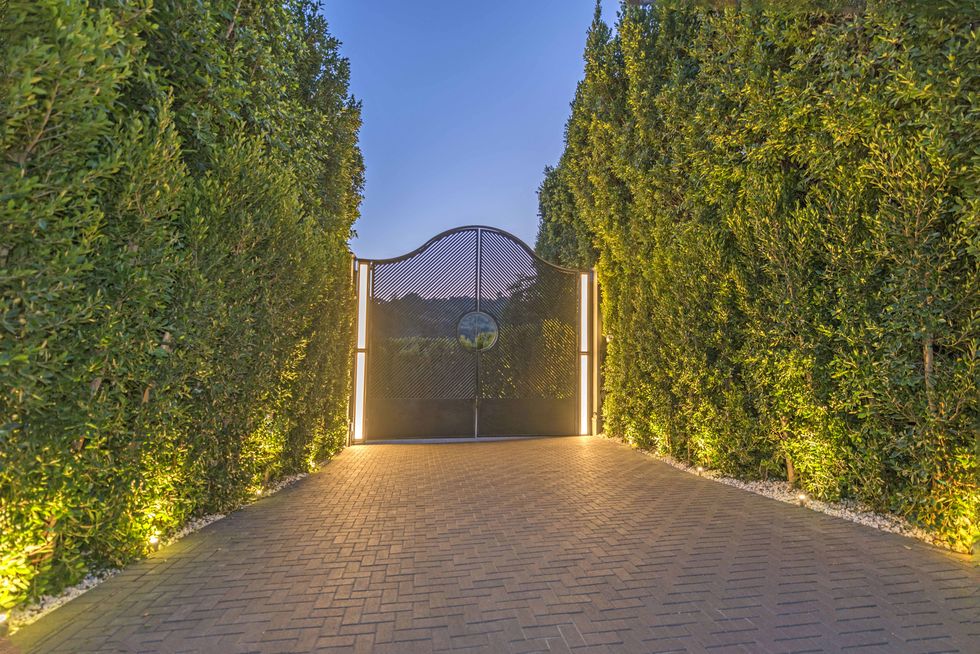 Views of the gates of Ben Affleck and Jennifer Lopez mansion