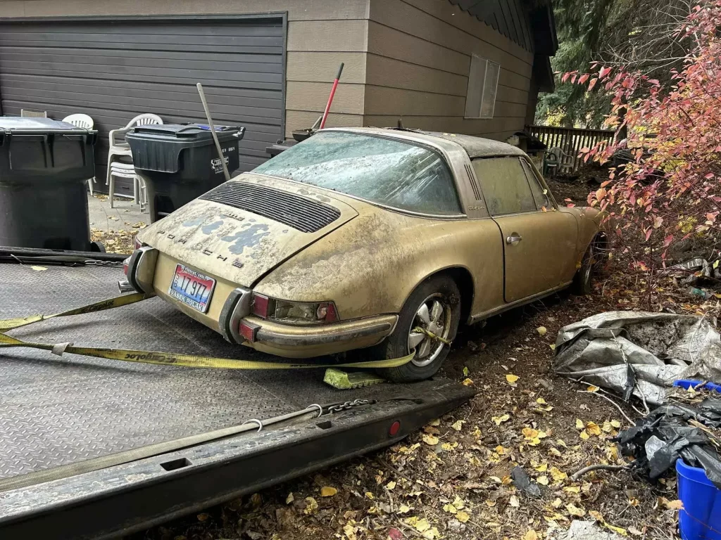 After 31 years under a Christmas tree this abandoned Porsche 911 sports car gets a holiday miracle