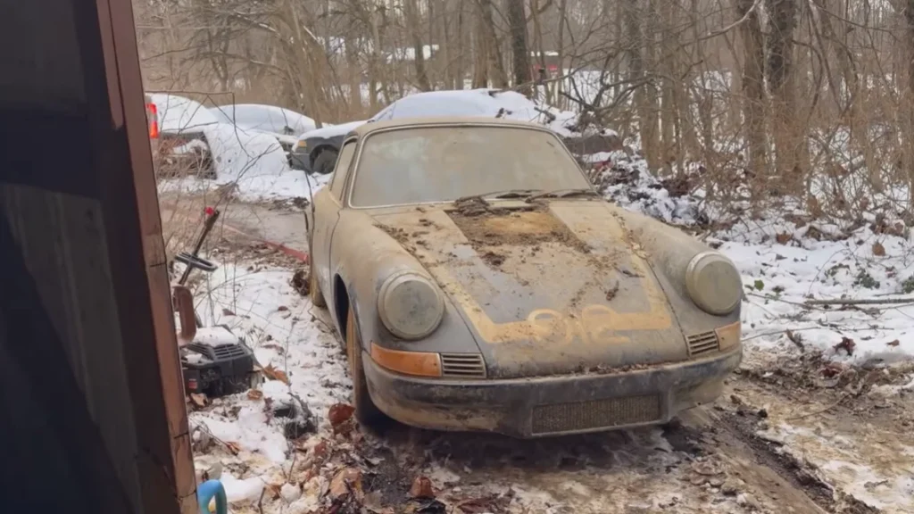 Dust-cake 1969 Porsche in Ohio barn looks remarkably clean until they open the frunk and look inside