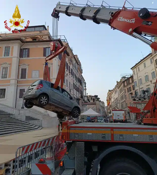 80-year-old driver gets stuck attempting to drive Mercedes-Benz down Rome's Spanish Steps