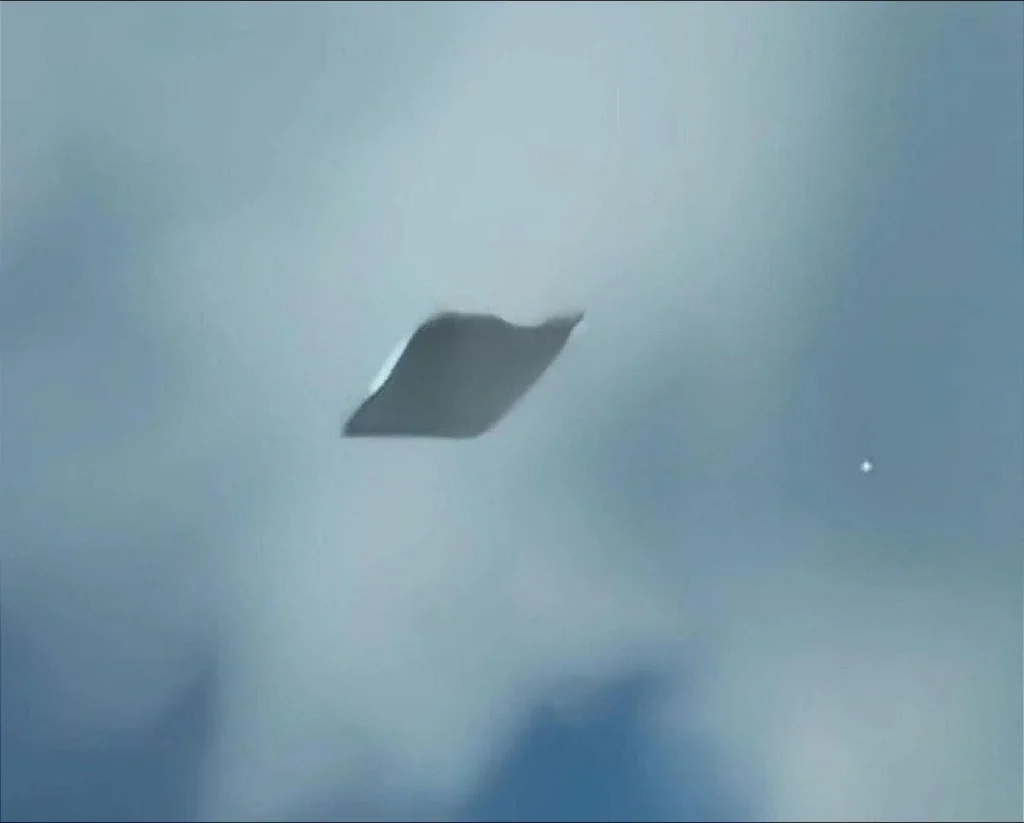 A Colombian pilot captured what some people are calling the 'best UFO footage' ever