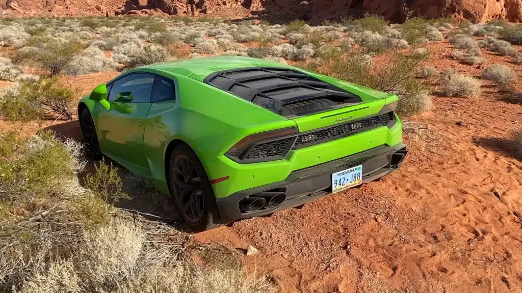 A-Lamborghini-Huracan-lays-abandoned-in-the-Las-Vegas-desert