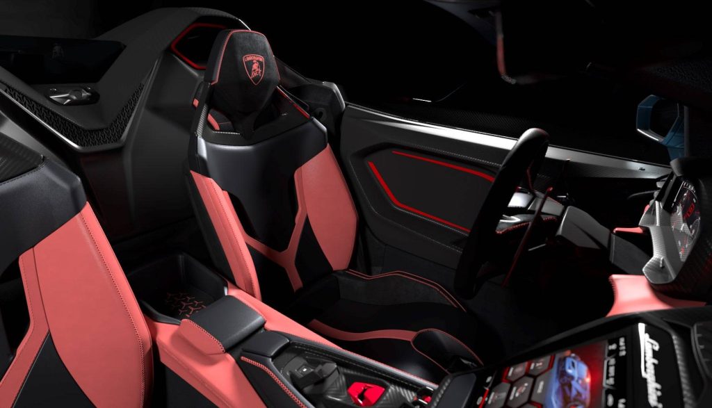 A few days ago, Lamborghini unveiled the new Fenomeno Roadster, the fastest roofless Lambo ever made