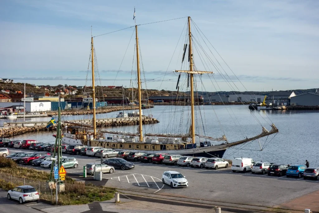 A long time ago, a Volvo PV544 crashed into a docked submarine in Sweden
