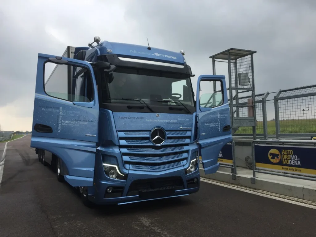 A man who's only driven cars was given the chance to drive a Mercedes Actros - an 18-ton semi-truck - around the track, and the experience was interesting for several different reasons