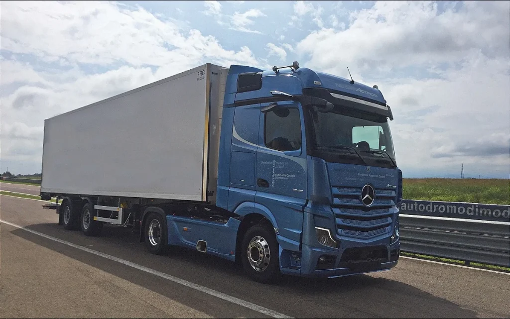 A man who's only driven cars was given the chance to drive a Mercedes Actros - an 18-ton semi-truck - around the track, and the experience was interesting for several different reasons