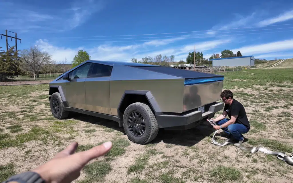 A new Tesla Cybertruck was put against a 1990s Dodge Ram with a turbo diesel engine in a tug of war