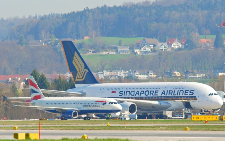 The size difference between the Airbus A320 and A380 is stunning