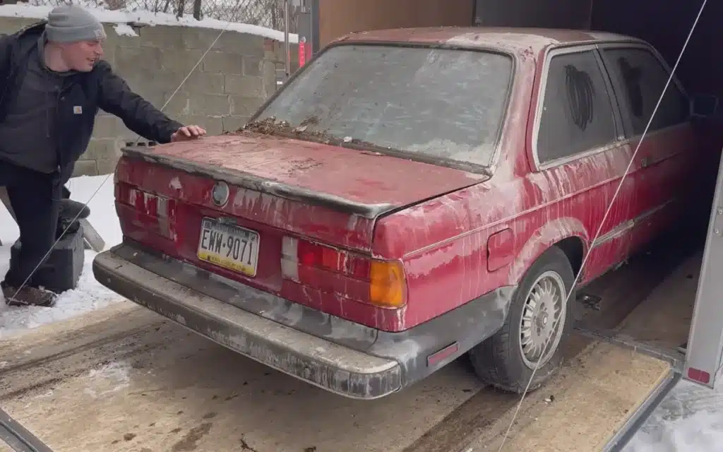 Abandoned BMW E30 gets first clean in 30 years