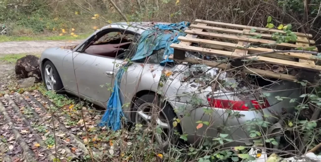 Man explores 'time capsule' abandoned mansion that still has cars in the bushes, including a Porsche 911 Carrera 4