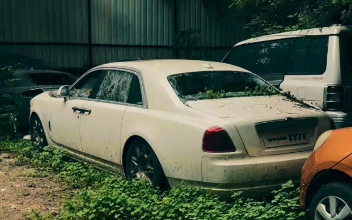 This abandoned Rolls-Royce has been left to rot in the open in India for years — and there’s a reason why