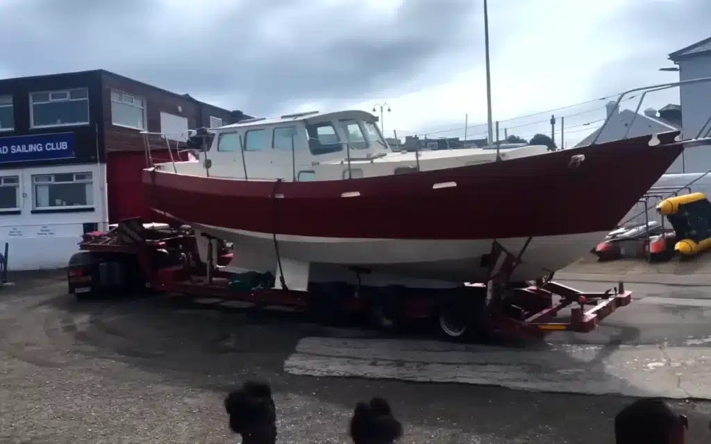 Abandoned yacht turned into a luxury escape